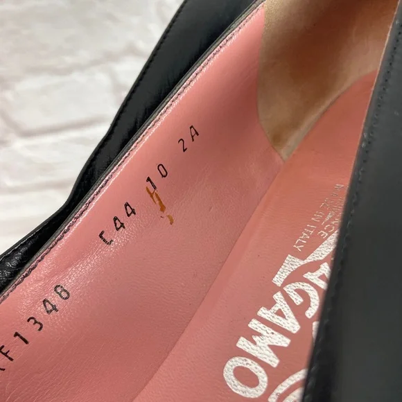 Salvatore Ferragamo Black Leather Logo Kitten Career Style Heels Size 10 - Picture 10 of 13